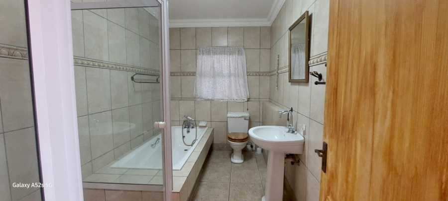 6 Bedroom Property for Sale in West Bank Eastern Cape